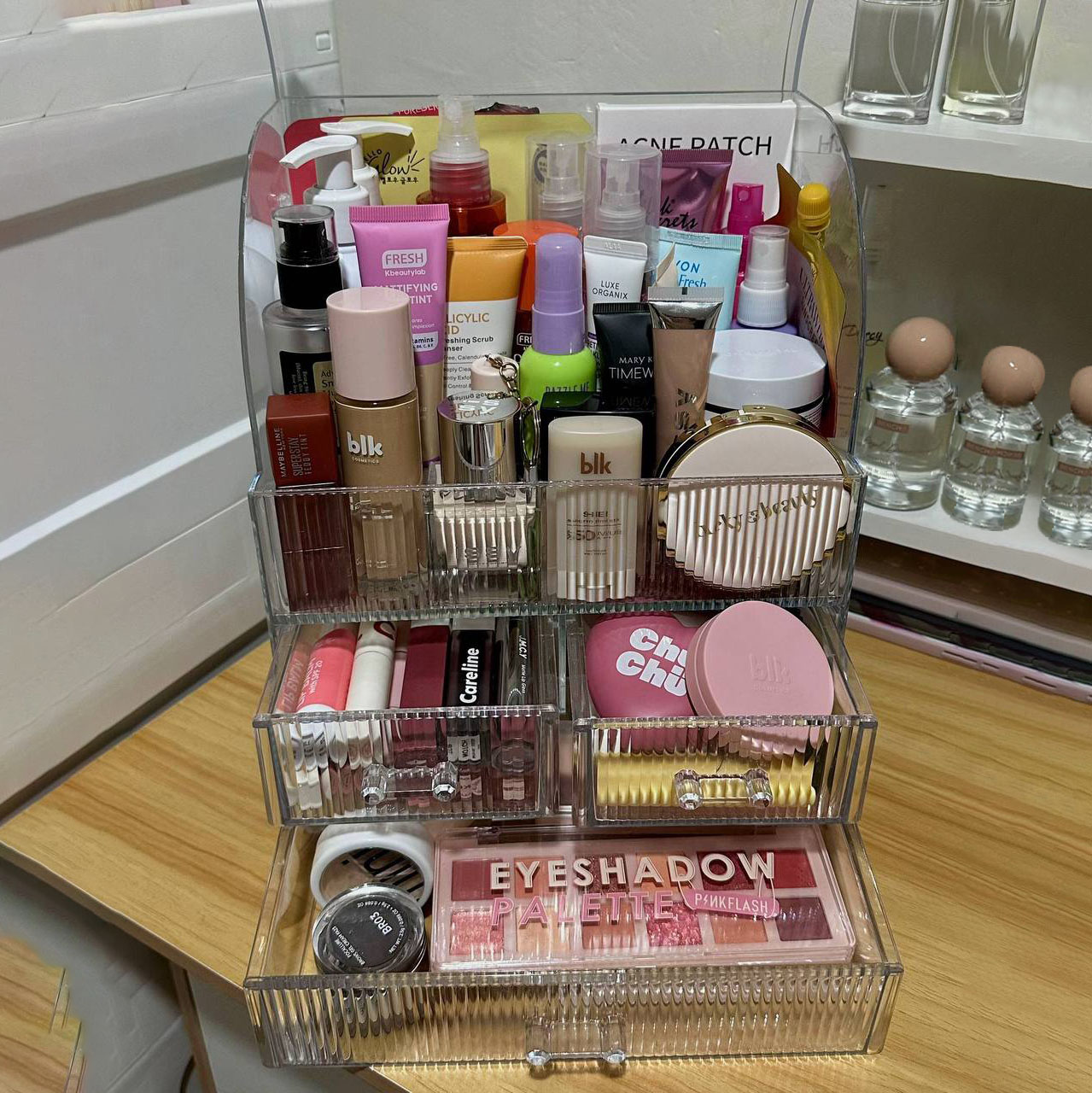 ទូថ្លាឆ្នូត សម្រាប់ដាក់គ្រឿងសម្អាង