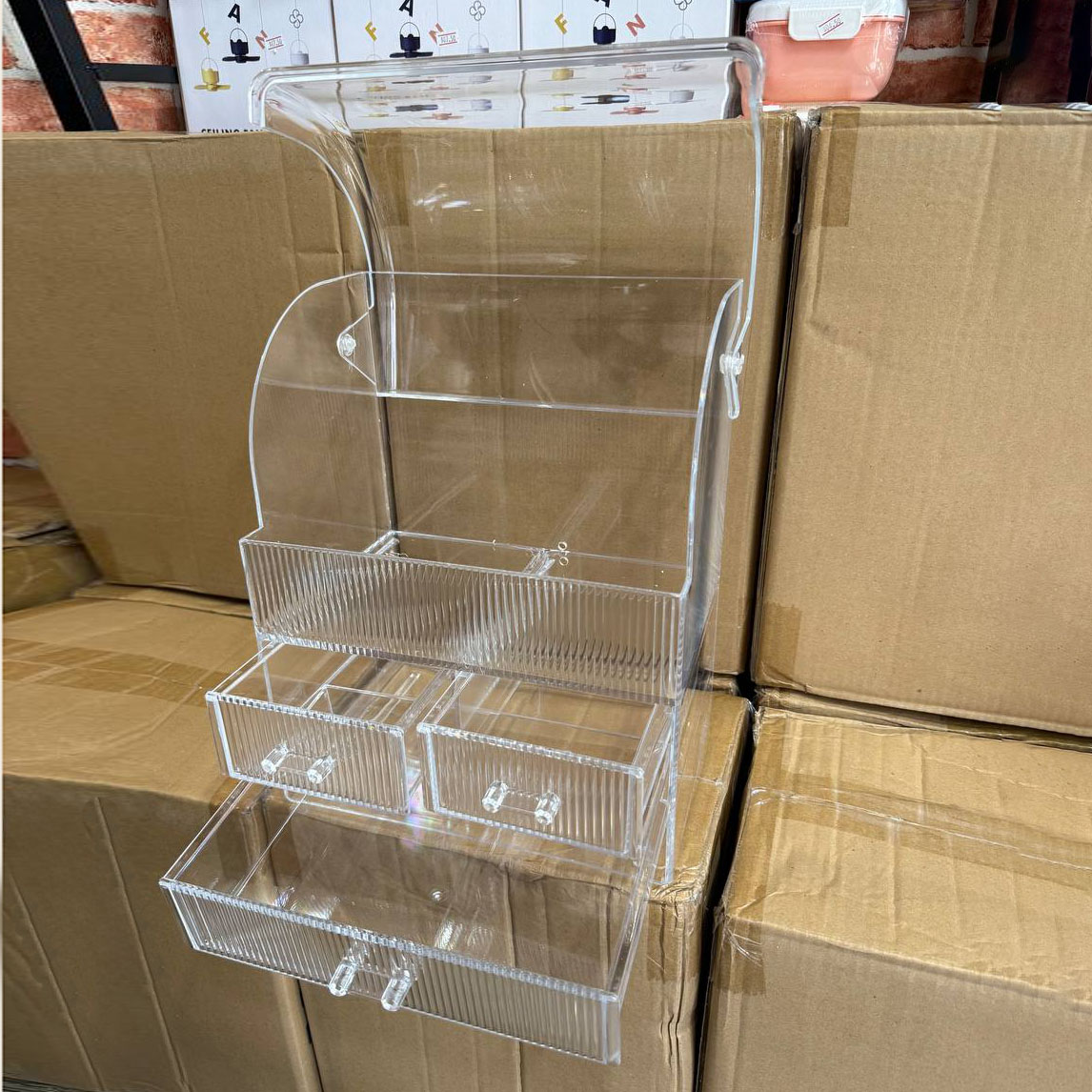 ទូថ្លាឆ្នូត សម្រាប់ដាក់គ្រឿងសម្អាង