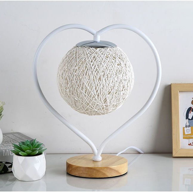 អំពូល​តាំងក្នុងបន្ទប់គេង​ white heart + beige