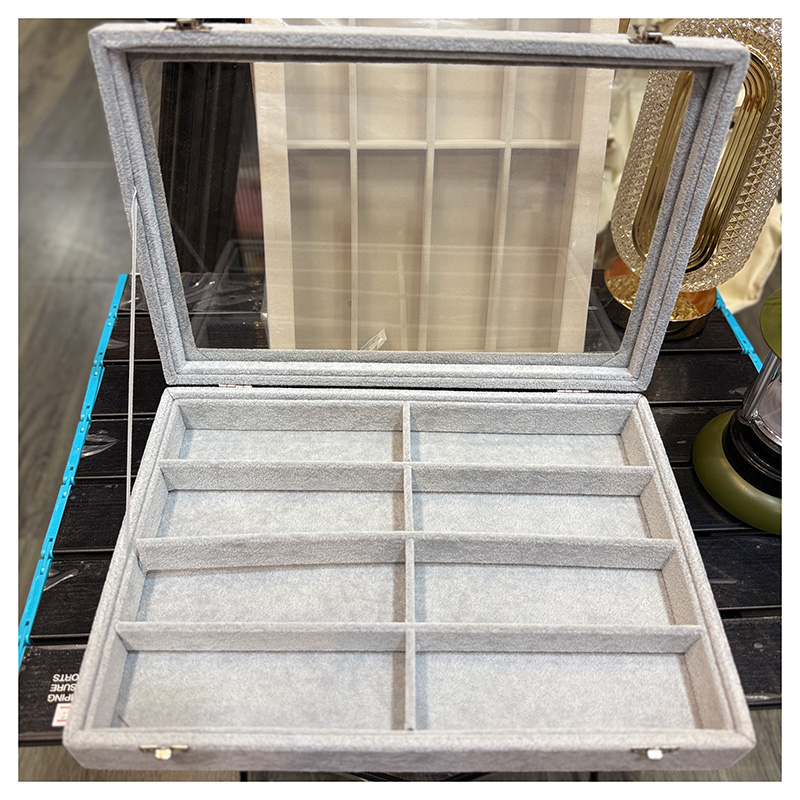 ប្រអប់ដាក់វេនតា សាច់កាំម្ញី (Velvet)