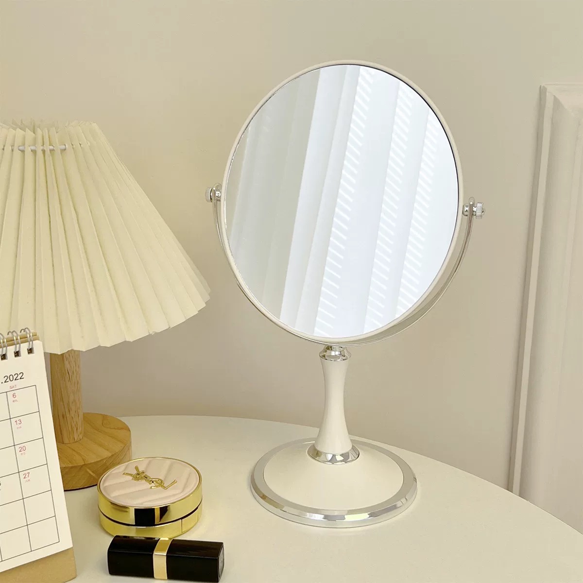 កញ្ចក់ឆ្លុះមុខរាងពងក្រពើ (កញ្ចក់សងខាង)