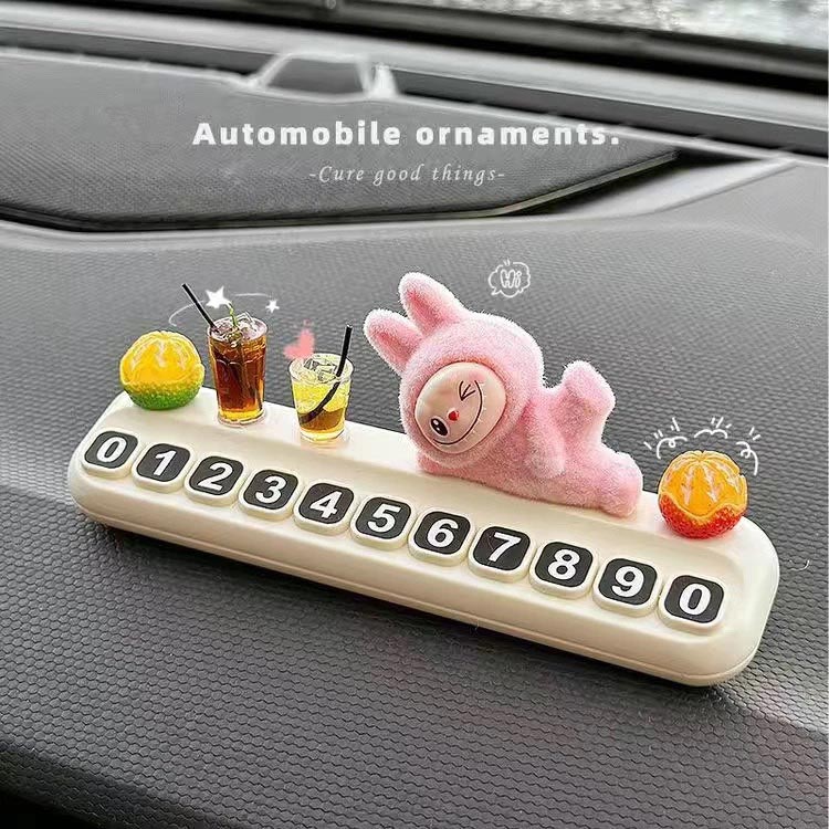 បន្ទះបិទលេខទូរស័ព្ទក្នុងឡាន Labubu