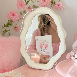 កញ្ចក់ឆ្លុះមុខ រាងផ្កា