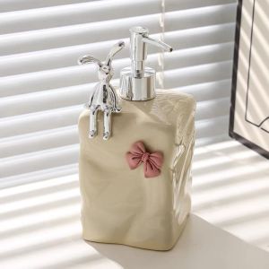 កំប៉ុងដាក់សាប៊ូកក់សក់ សាប៊ូដុះខ្លួន​ ជ្រុង (ថ្មសេរ៉ាមិច) ៦០០មល